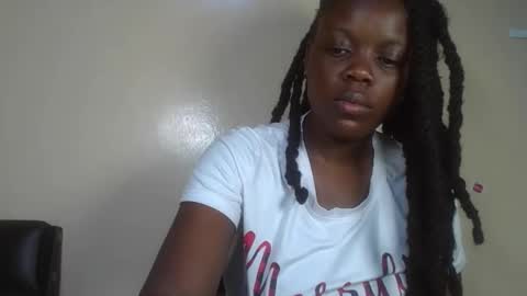 Snapshot of choco_vellvet chatting on 05-25-26, 06:30 sly online show from 05-25-26, 06:30