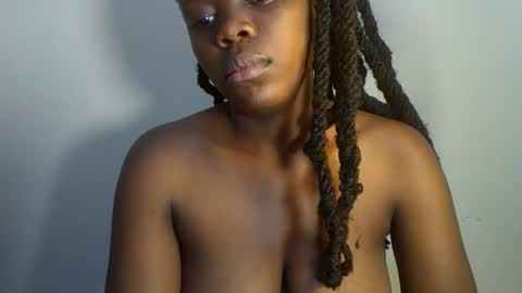 Snapshot of choco_vellvet chatting on 05-27-26, 06:32 sly online show from 05-27-26, 06:32