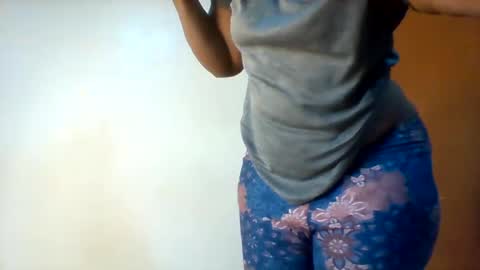 Snapshot of chocobabe002 chatting on 06-25-26, 05:34 chocobabe002 online show from 06-25-26, 05:34