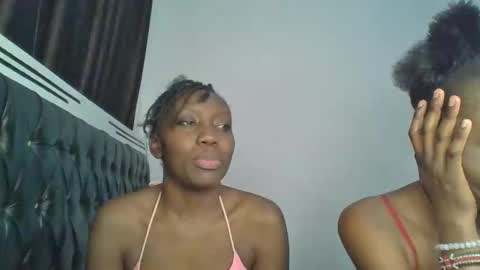 chocobear22 online show from 11-22-25, 12:20