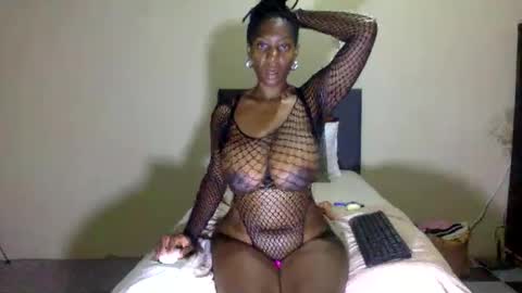 Snapshot of chocolate808 chatting on 11-07-25, 01:05 Exotic Chocolate online show from 11-07-25, 01:05