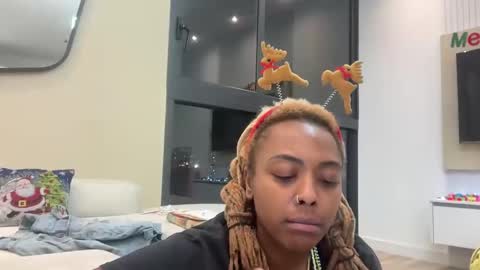 Snapshot of chocolatecakequeen chatting on 12-09-24, 12:12 ChocolateCakeQueen online show from 12-09-24, 12:12