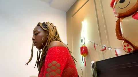 Snapshot of chocolatecakequeen chatting on 02-15-25, 02:15 ChocolateCakeQueen online show from 02-15-25, 02:15