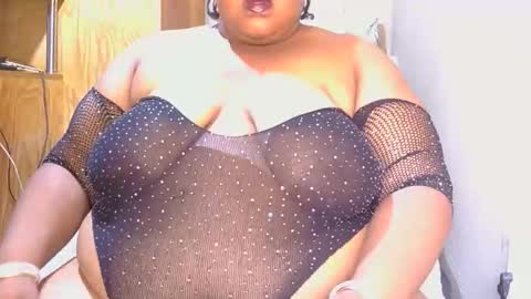Snapshot of chocolovebbw1986 chatting on 12-22-25, 11:18 XSEXYBBW69 online show from 12-22-25, 11:18