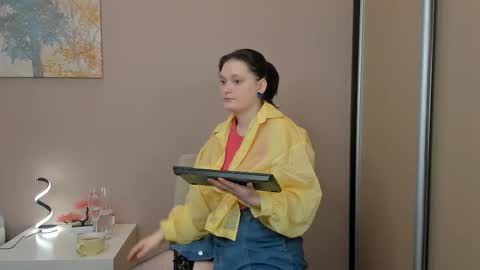 Cassandra online show from 03-26-26, 04:18