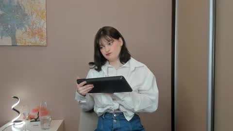 Cassandra online show from 03-27-26, 04:51