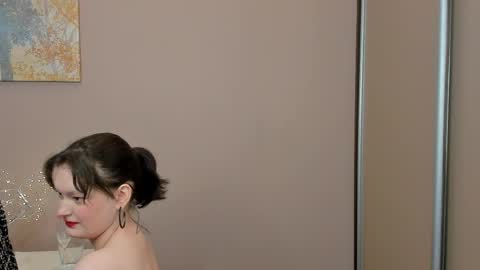 Cassandra online show from 04-07-26, 04:57