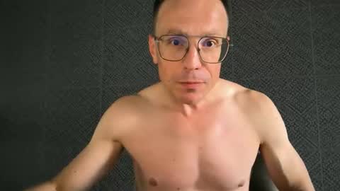 Snapshot of chouffie_81 chatting on 09-17-25, 12:29 Chouffie online show from 09-17-25, 12:29