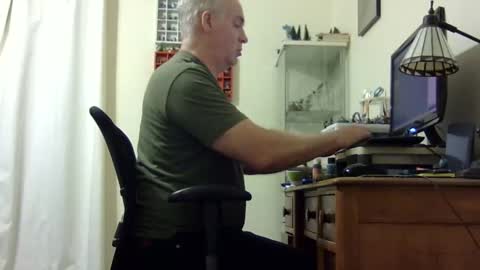 Snapshot of chris2002b chatting on 01-08-25, 05:27 chris2002b online show from 01-08-25, 05:27