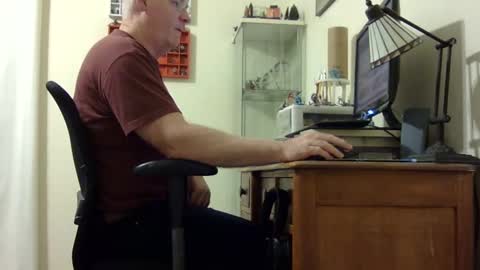 Snapshot of chris2002b chatting on 09-24-25, 04:16 chris2002b online show from 09-24-25, 04:16