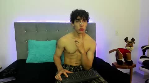 Snapshot of chris_evans27 chatting on 11-24-25, 11:37 Chris Evans online show from 11-24-25, 11:37