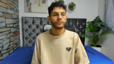 chris_grey2 online show from 06-07-26, 04:44