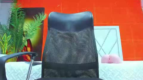 chris_grey2 online show from 06-14-26, 04:53