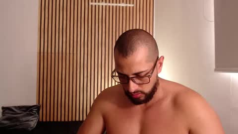 cris         Twitter magnum101010 insta magnumc20 online show from 11-03-25, 07:04