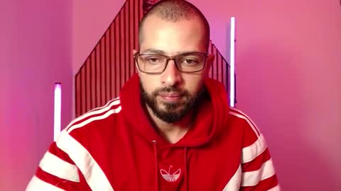 cris         Twitter magnum101010 insta magnumc20 online show from 02-24-26, 11:52