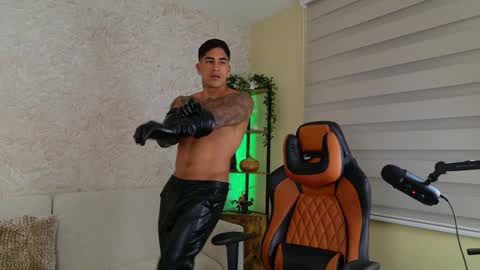 Snapshot of chris_reilly chatting on 12-07-24, 02:42 chris reilly online show from 12-07-24, 02:42