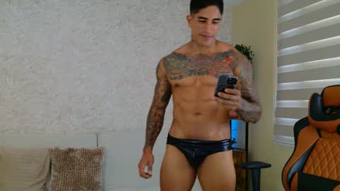 Snapshot of chris_reilly chatting on 12-09-24, 08:23 chris reilly online show from 12-09-24, 08:23