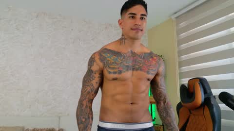 Snapshot of chris_reilly chatting on 01-10-25, 07:00 chris reilly online show from 01-10-25, 07:00