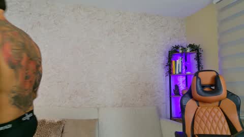 Snapshot of chris_reilly chatting on 01-27-25, 11:11 chris reilly online show from 01-27-25, 11:11