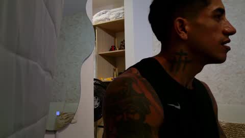 Snapshot of chris_reilly chatting on 02-05-25, 06:48 chris reilly online show from 02-05-25, 06:48