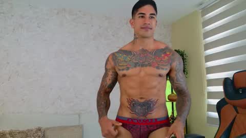 Snapshot of chris_reilly chatting on 02-11-25, 04:13 chris reilly online show from 02-11-25, 04:13