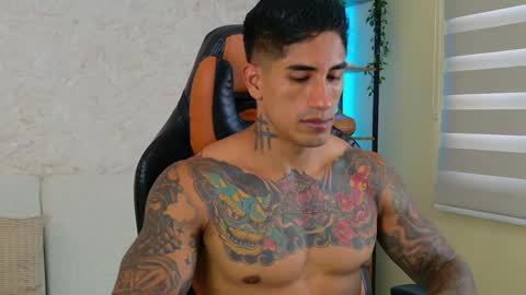 Snapshot of chris_reilly chatting on 02-16-25, 10:32 chris reilly online show from 02-16-25, 10:32