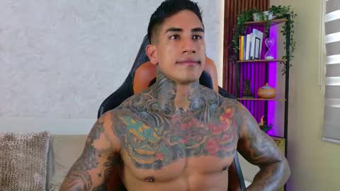 Snapshot of chris_reilly chatting on 09-28-25, 02:44 chris reilly online show from 09-28-25, 02:44