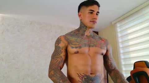 Snapshot of chris_reilly chatting on 10-22-25, 07:46 chris reilly online show from 10-22-25, 07:46