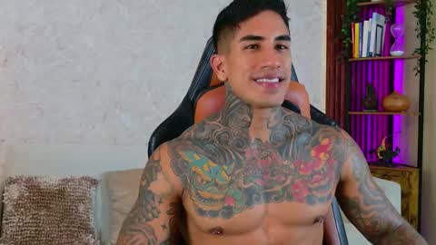 Snapshot of chris_reilly chatting on 11-16-25, 04:07 chris reilly online show from 11-16-25, 04:07