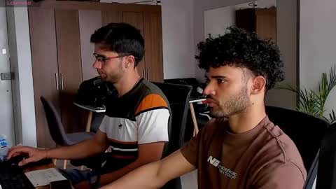 Im Chirs IM MODEL INDEPENDT online show from 02-24-25, 04:47