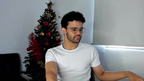 Im Chirs IM MODEL INDEPENDT online show from 12-18-25, 03:51