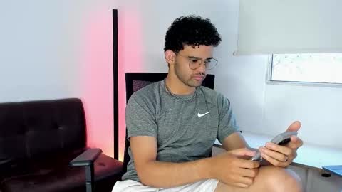 Im Chirs IM MODEL INDEPENDT online show from 01-07-26, 10:34