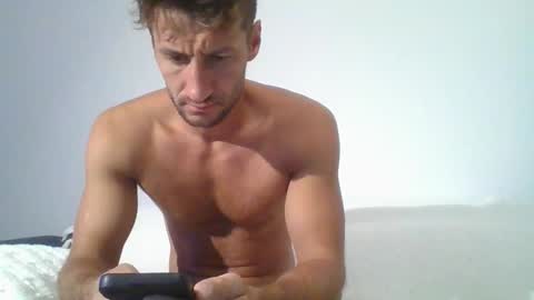 Snapshot of chrisaron chatting on 09-28-25, 03:12 chrisaron online show from 09-28-25, 03:12