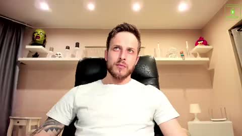 Snapshot of chriscarrey chatting on 07-26-26, 10:16 Chris online show from 07-26-26, 10:16
