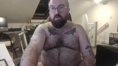 Snapshot of chriscubxxx chatting on 12-17-25, 09:21 chriscubxxx online show from 12-17-25, 09:21