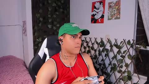 Snapshot of chriss_wg_ chatting on 05-07-26, 11:32 Christian Wang online show from 05-07-26, 11:32