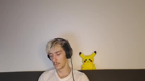 Christopher online show from 10-24-25, 04:47