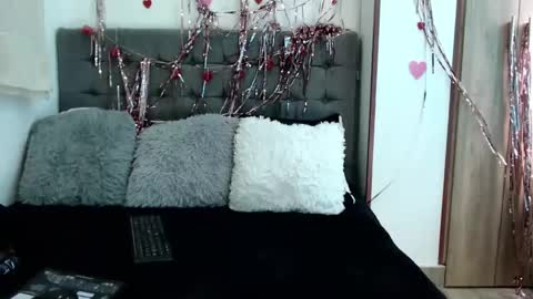 Snapshot of christiinemoore chatting on 09-22-25, 05:37 Christine Moore online show from 09-22-25, 05:37