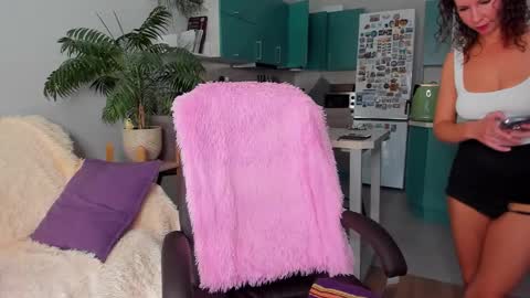 Chris online show from 09-08-25, 02:49