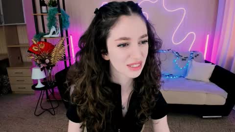 Snapshot of christinaconteeree chatting on 09-14-25, 11:20 christinaconteeree online show from 09-14-25, 11:20
