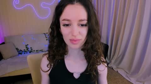 Snapshot of christinaconteeree chatting on 09-23-25, 01:36 christinaconteeree online show from 09-23-25, 01:36