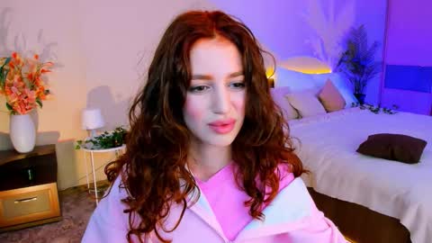 Snapshot of christinaconteeree chatting on 10-10-25, 08:19 christinaconteeree online show from 10-10-25, 08:19