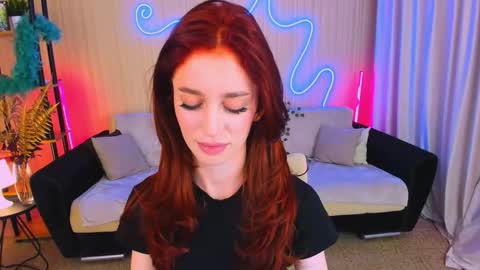 Snapshot of christinaconteeree chatting on 10-13-25, 08:20 christinaconteeree online show from 10-13-25, 08:20