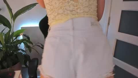 Snapshot of christine_cardo chatting on 11-03-25, 10:32 Christine Cardo online show from 11-03-25, 10:32