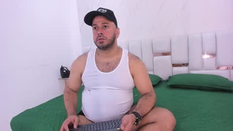 christopher_cruz_ online show from 12-14-25, 09:41