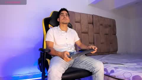 christopher online show from 04-21-26, 01:42