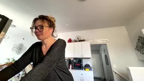 Christy Stevens online show from 04-20-26, 03:48