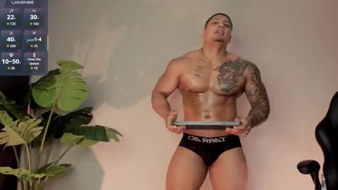 Snapshot of chrizmacgregor chatting on 10-24-25, 01:24 chrizmacgregor online show from 10-24-25, 01:24