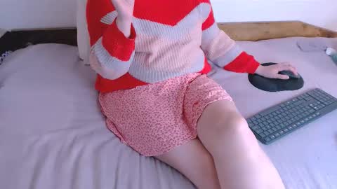 Snapshot of chubbymaia chatting on 10-30-25, 08:42 Maia online show from 10-30-25, 08:42