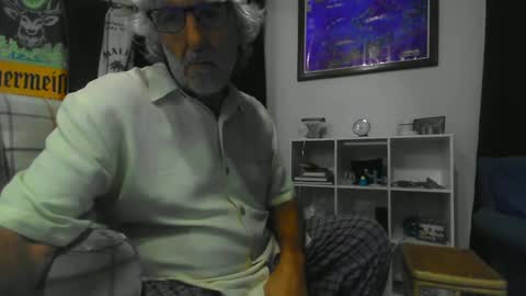 Snapshot of chuck354139 chatting on 01-04-25, 02:46 chuck354139 online show from 01-04-25, 02:46